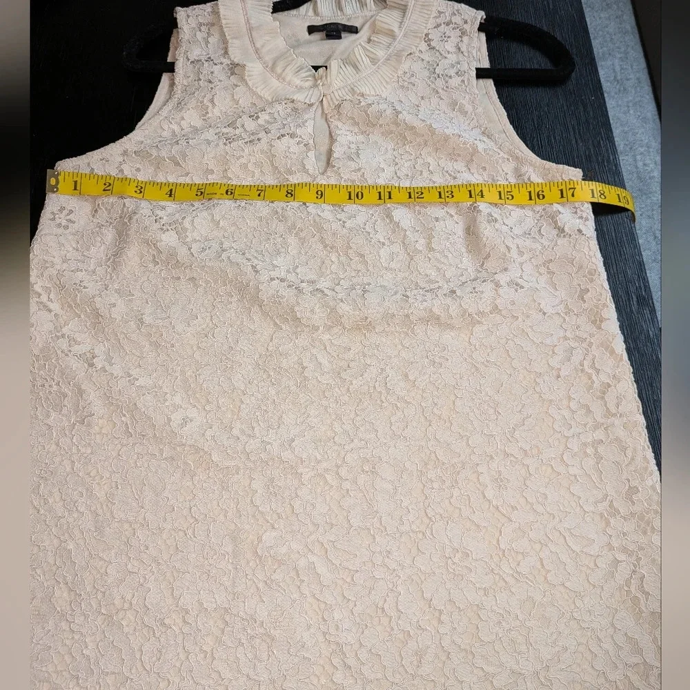 J Crew Lace Sleeveless Cream colored Top. Size TS EUC